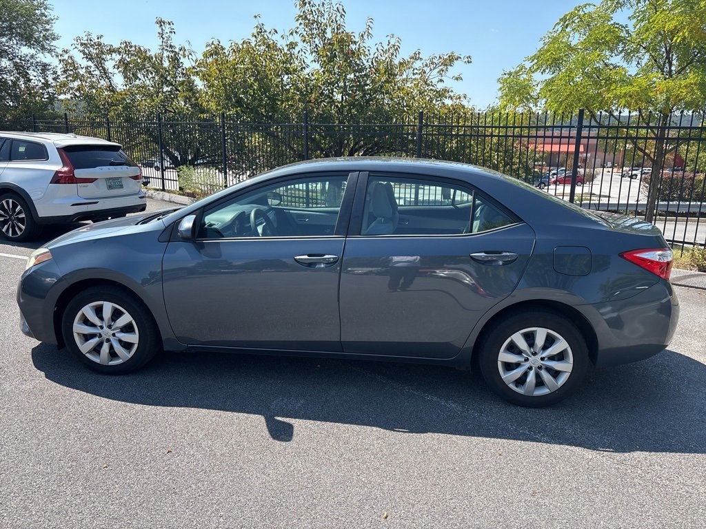 2015 Toyota Corolla LE photo 5
