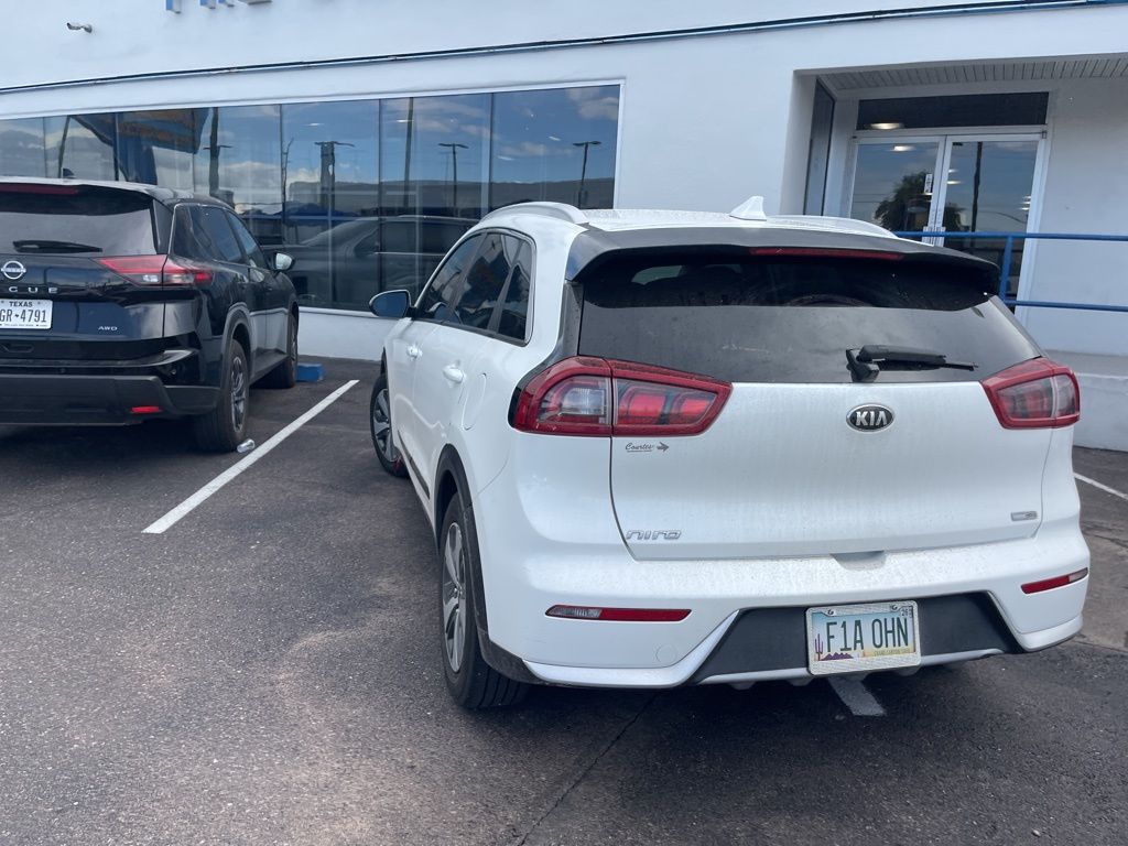 2017 Kia Niro LX photo 8