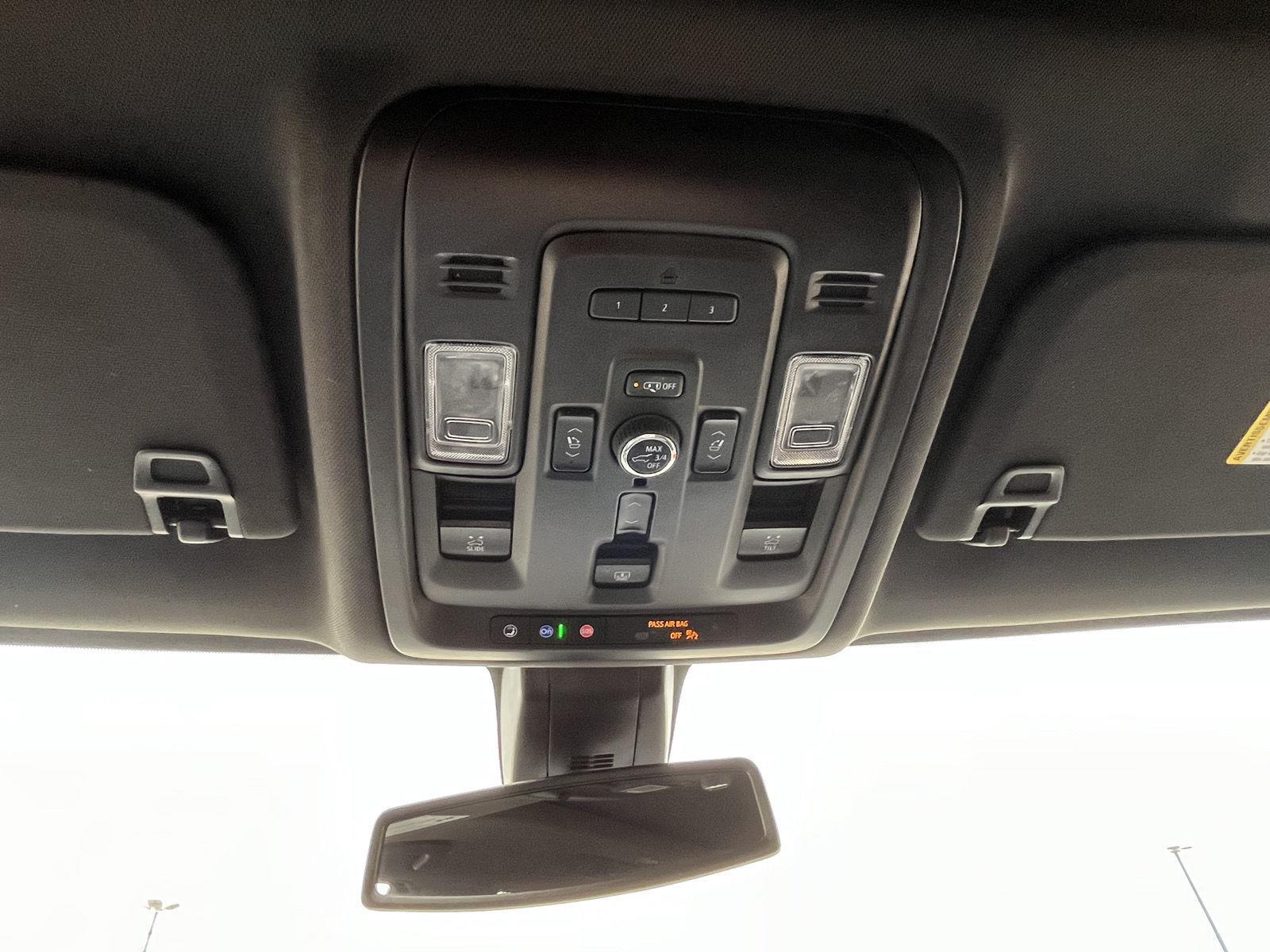 2021 Chevrolet Suburban RST photo 3