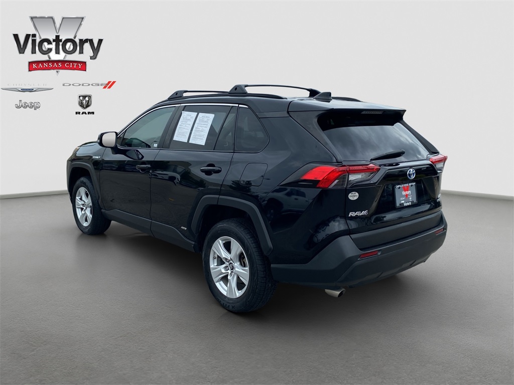 2020 Toyota RAV4 Hybrid LE photo 3