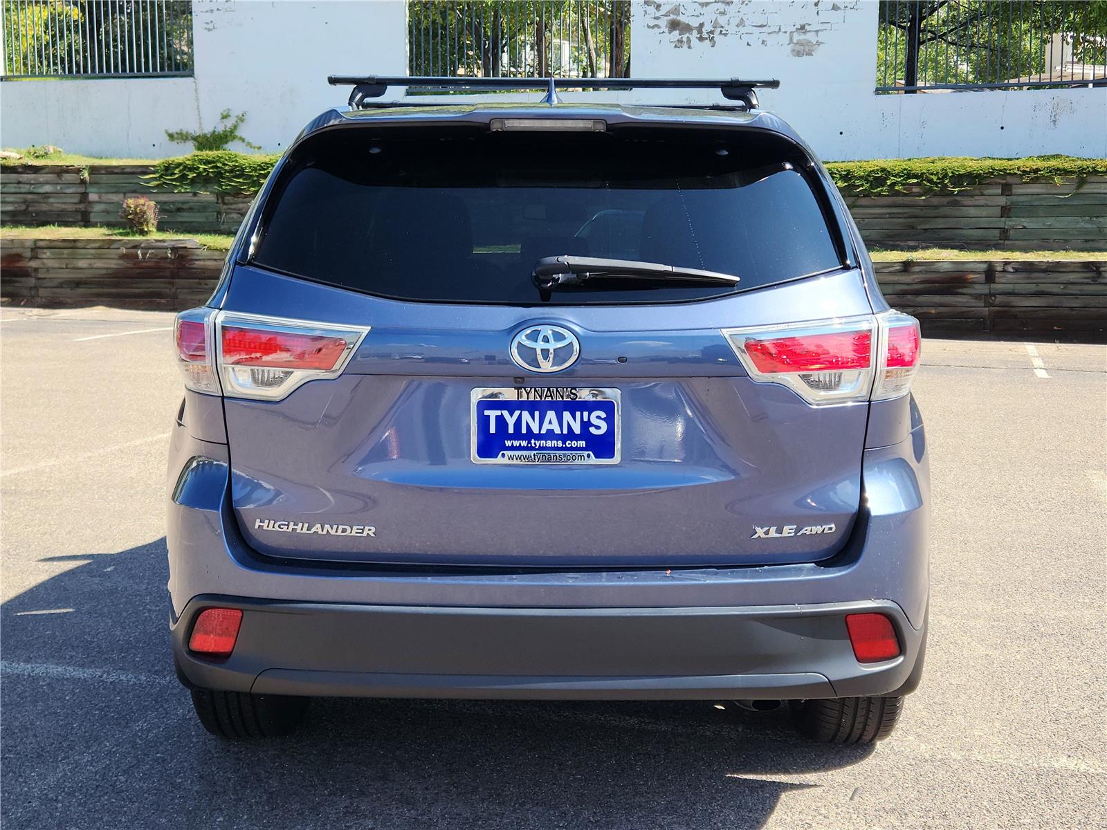 2016 Toyota Highlander Base Hybrid photo 2