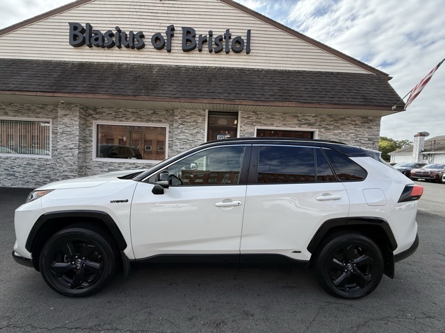 2019 Toyota RAV4 Hybrid XSE photo 3