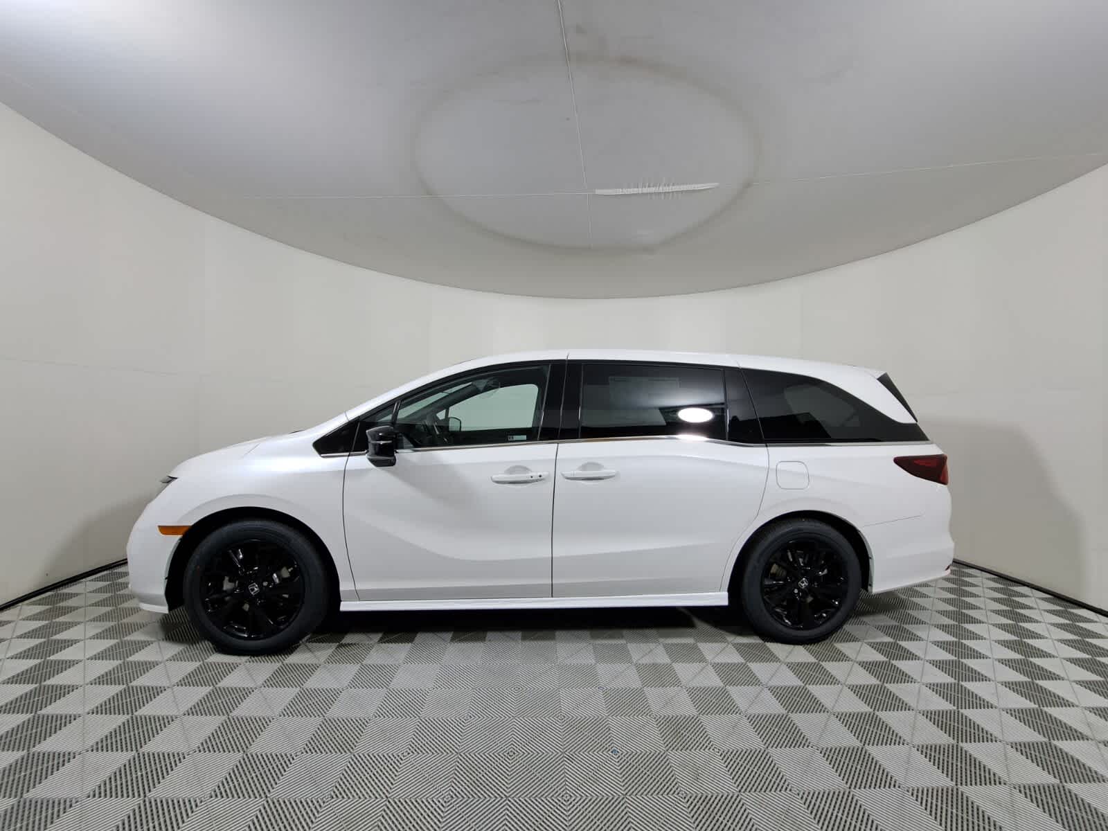 2024 Honda Odyssey Sport photo 2