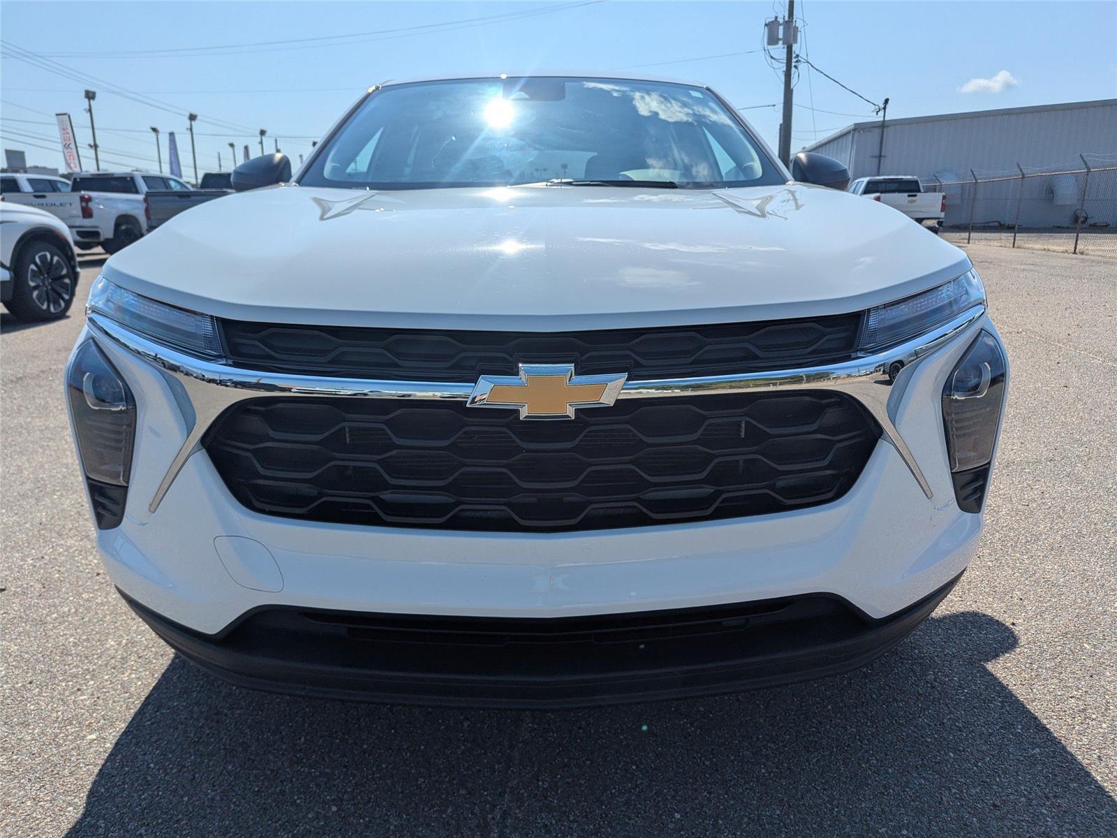 2025 Chevrolet Trax LS photo 8