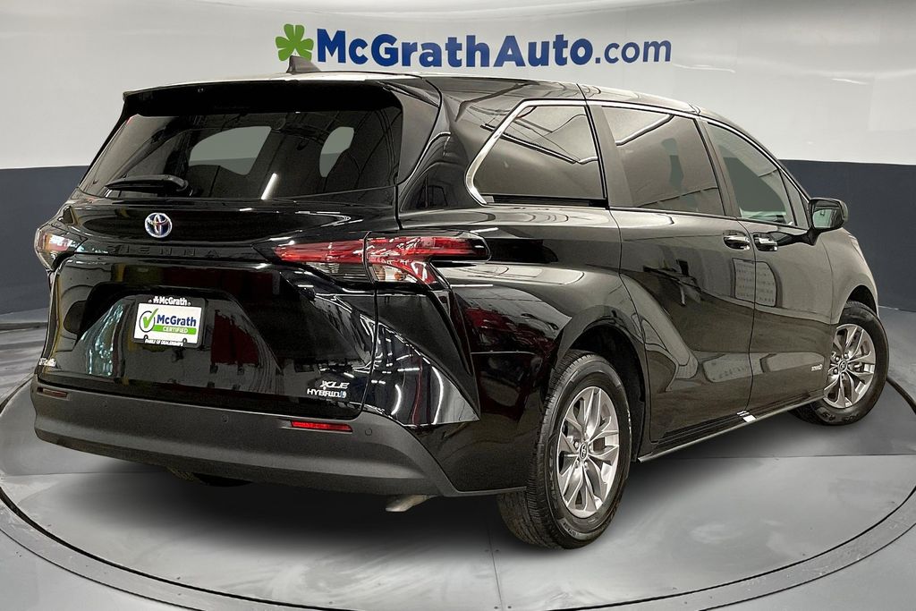 2021 Toyota Sienna XLE photo 13