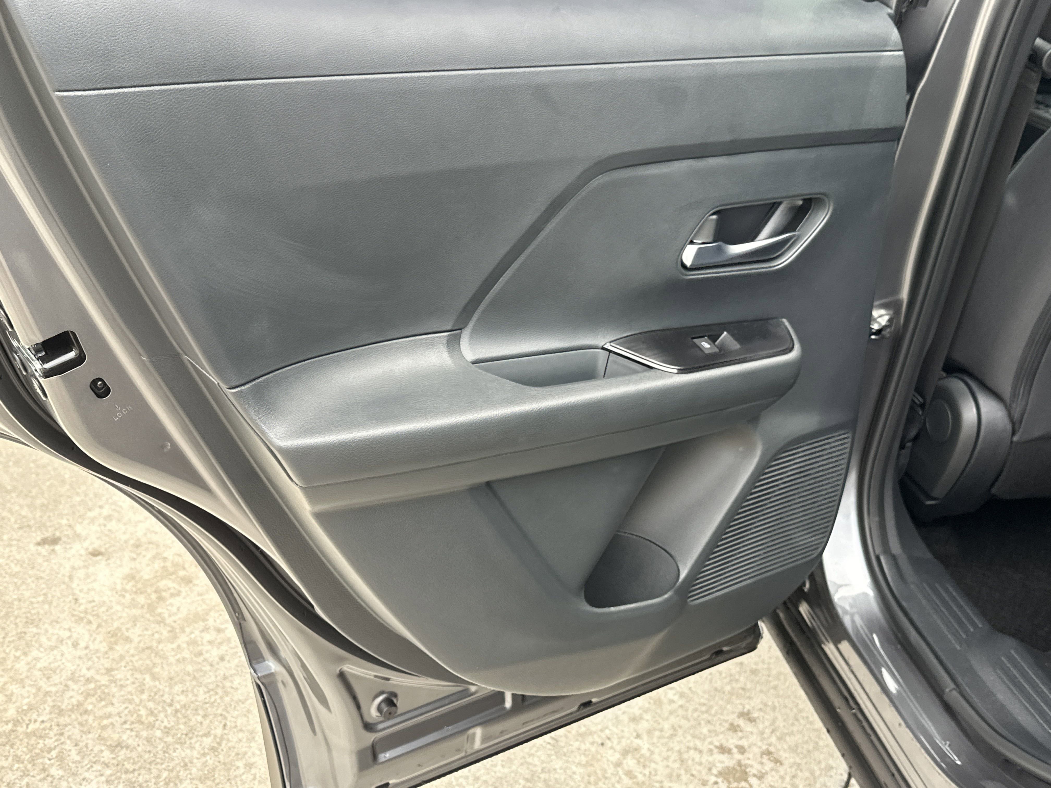 2025 Nissan Kicks SV photo 11