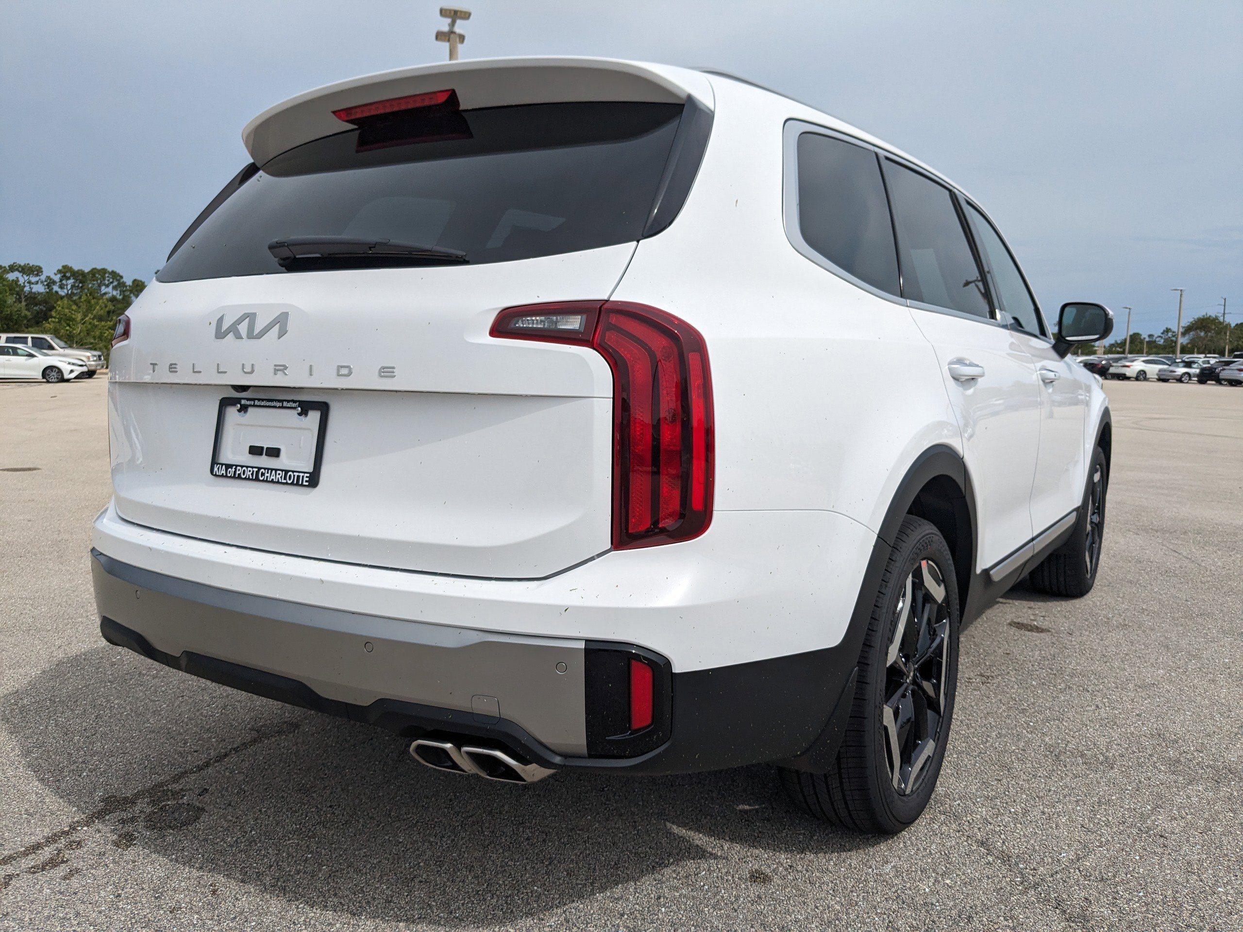 2025 Kia Telluride S photo 3
