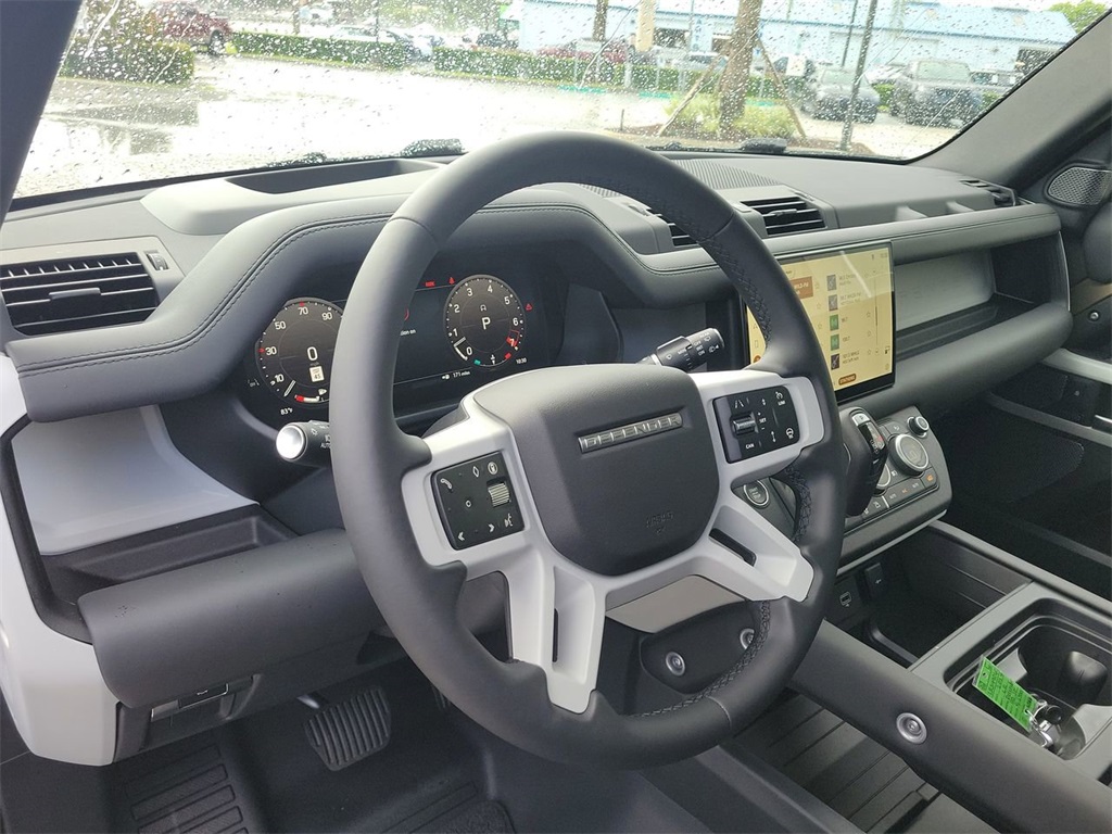 2024 Land Rover Defender 110 SE photo 2
