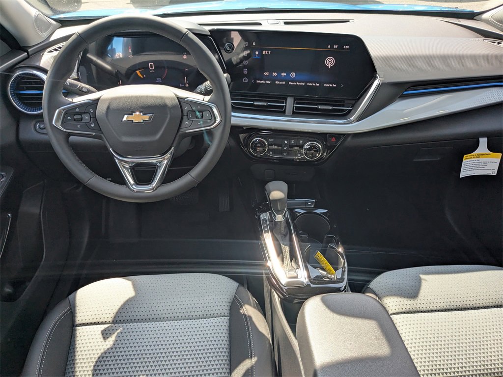 2025 Chevrolet Trax LT photo 10