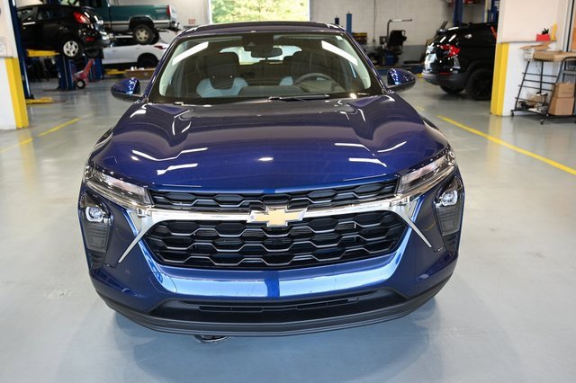2024 Chevrolet Trax LS photo 2
