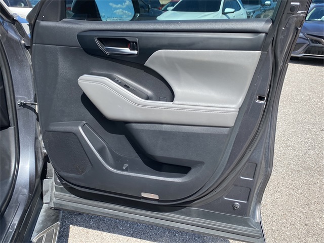 2021 Toyota Highlander XLE photo 7