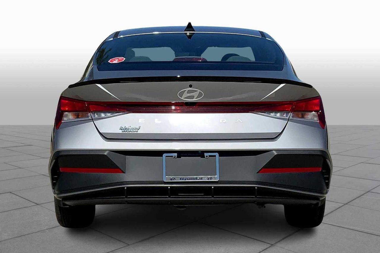 2025 Hyundai Elantra SEL Sport photo 4