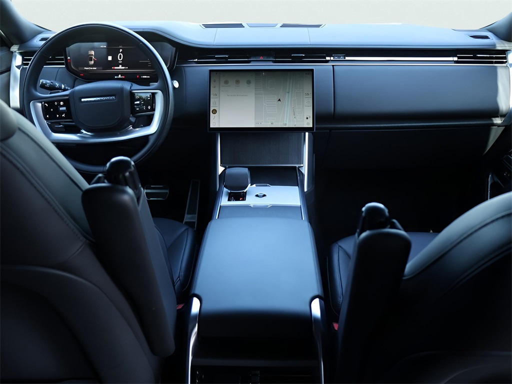 2025 Land Rover Range Rover SE photo 13