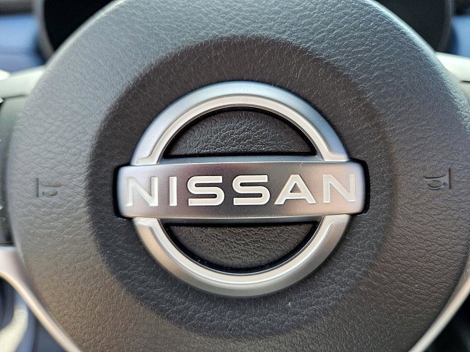 2025 Nissan Versa SV photo 25
