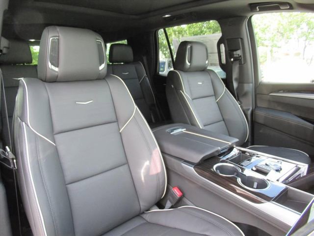 2026 Cadillac Escalade Luxury photo 6