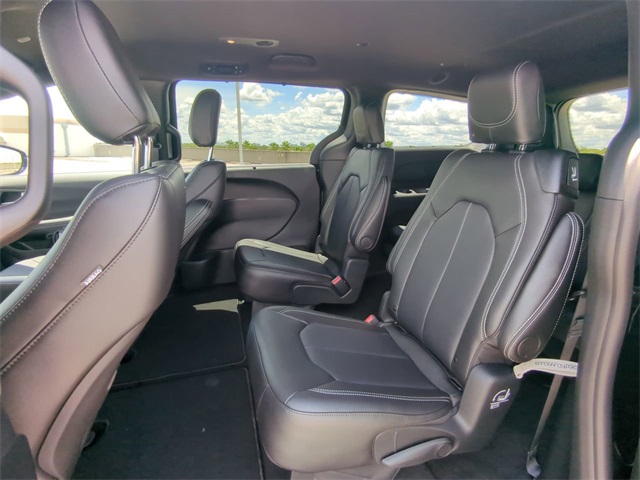 2026 Chrysler Voyager LX photo 15