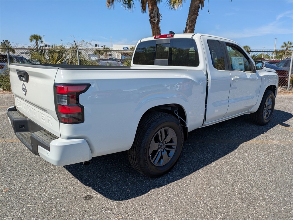 2025 Nissan Frontier SV photo 4