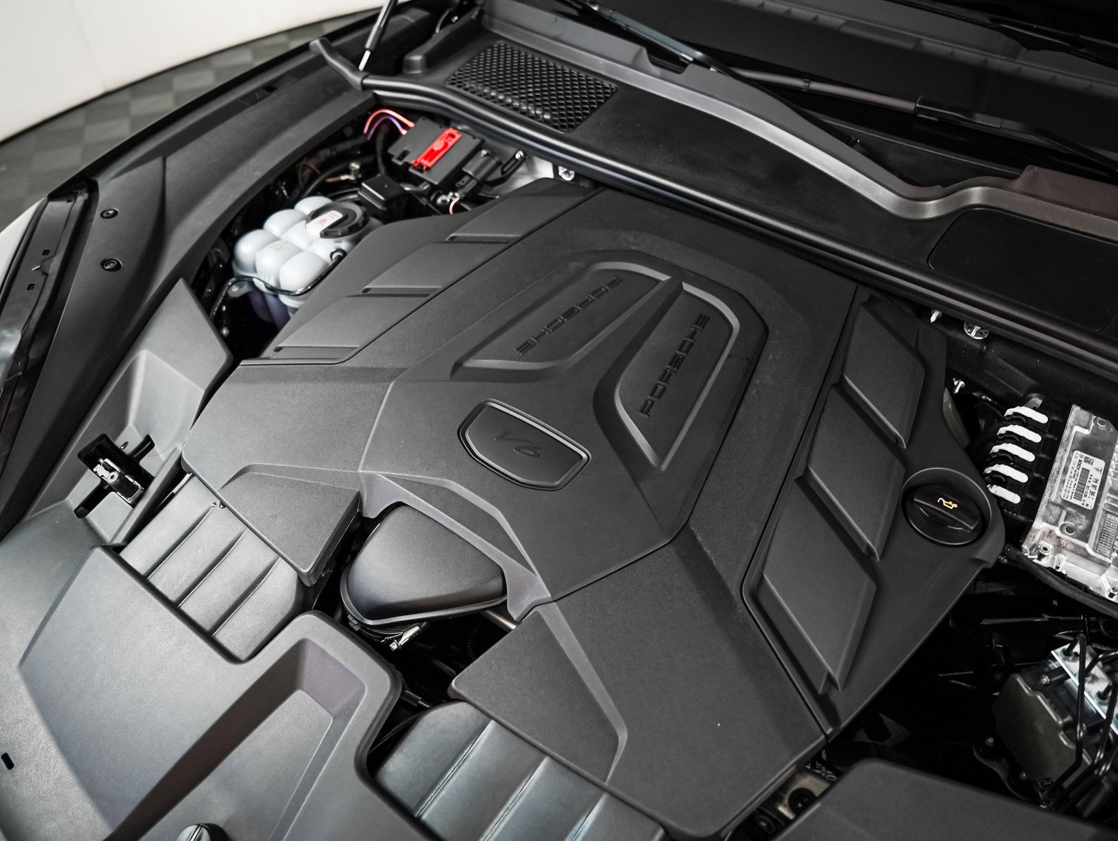 2025 Porsche Cayenne Coupe photo 11