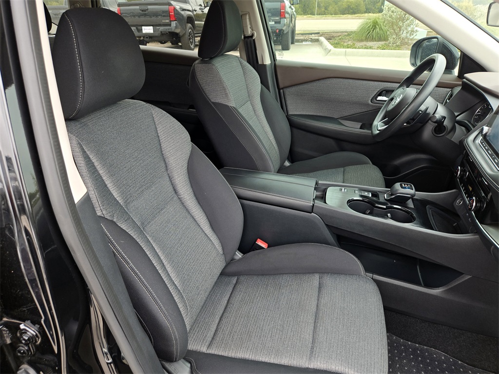 2021 Nissan Rogue SV photo 26