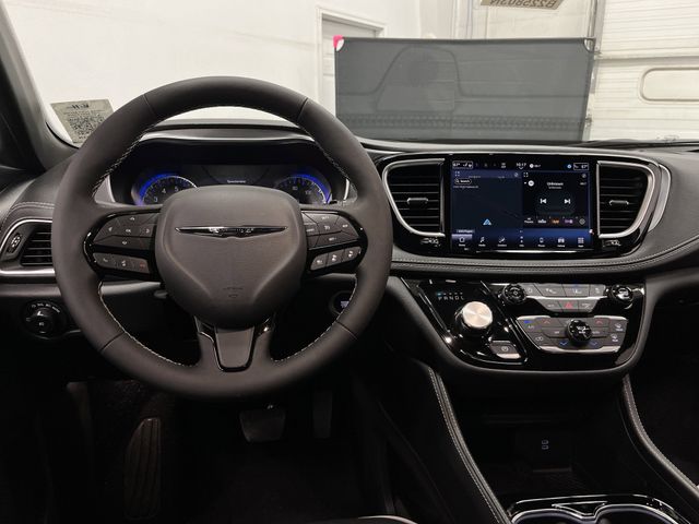 2026 Chrysler Pacifica Limited photo 4