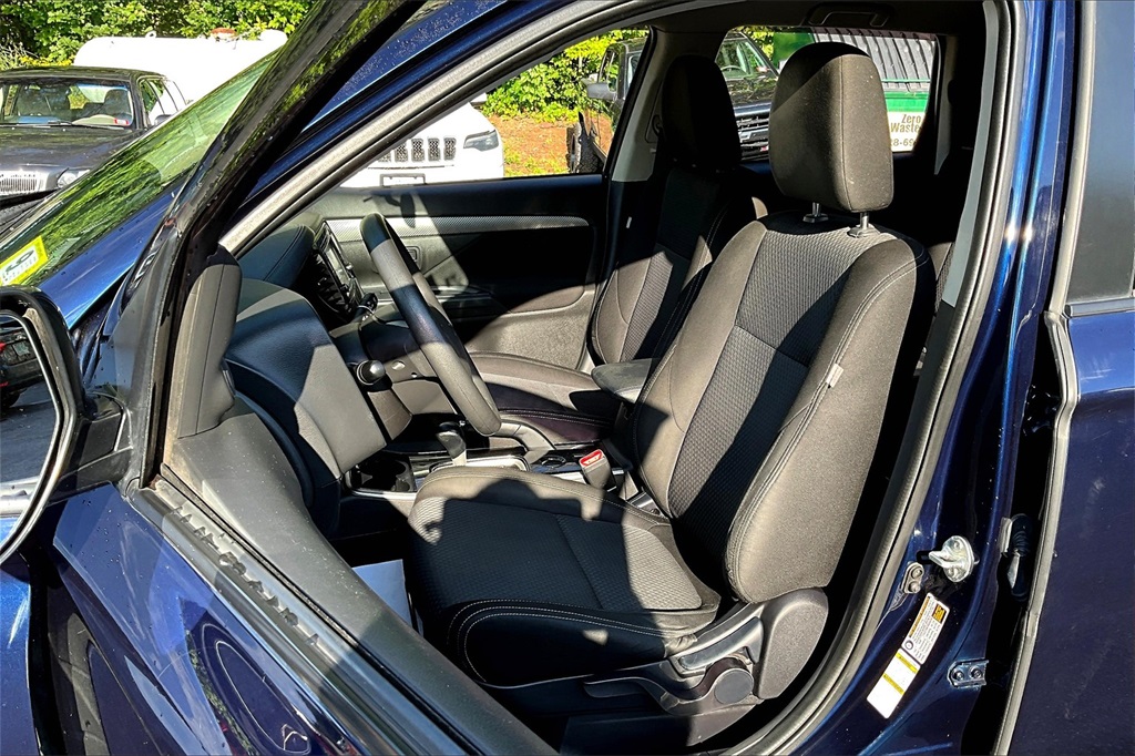 2018 Mitsubishi Outlander ES photo 10