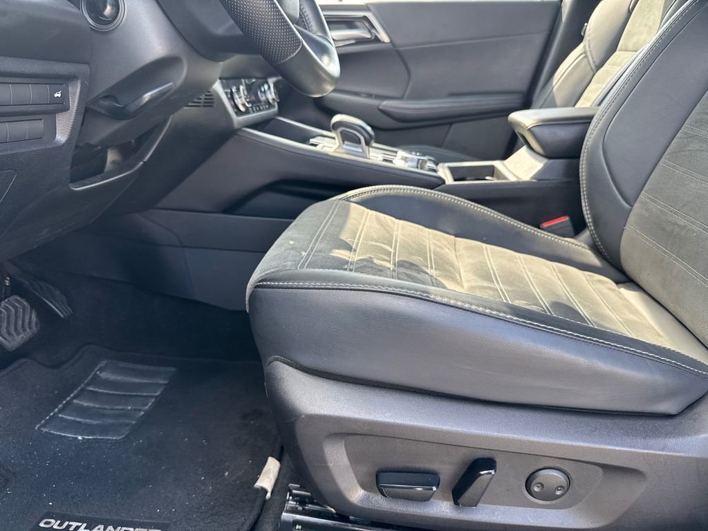 2024 Mitsubishi Outlander SE photo 10