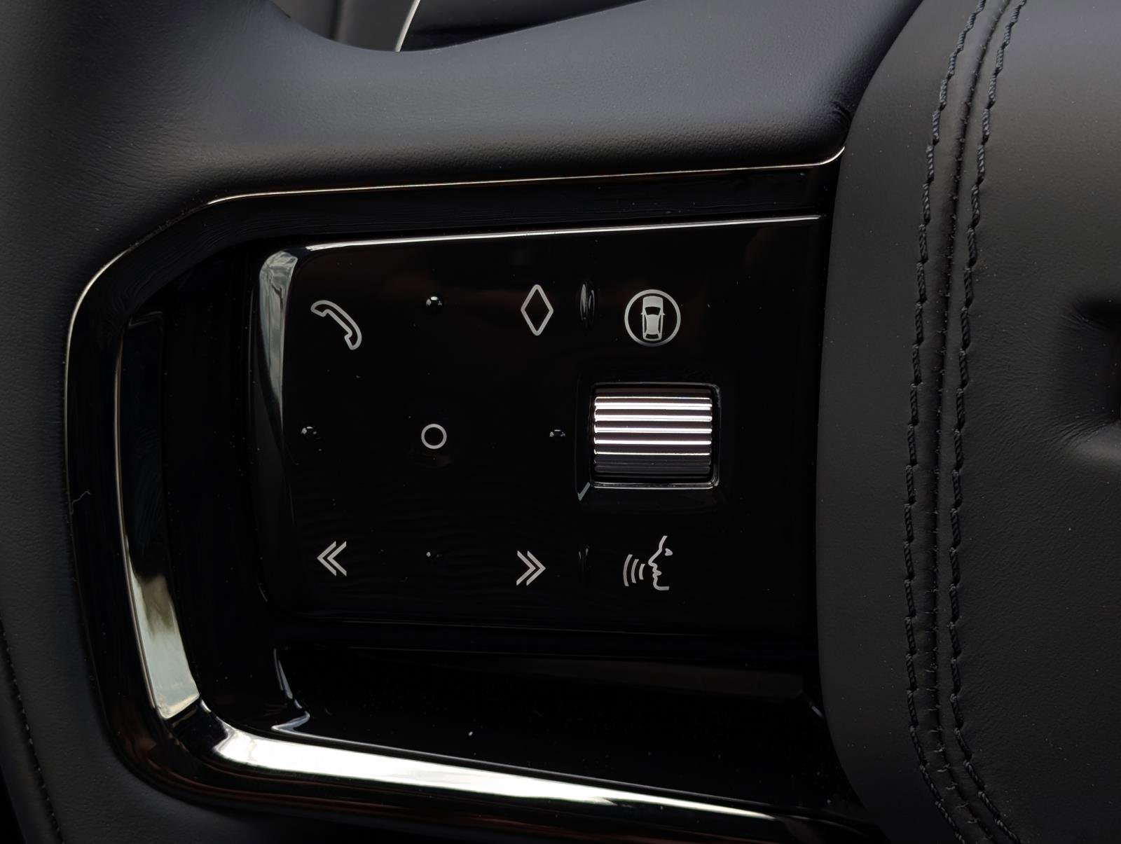 2026 Land Rover Range Rover Velar S photo 16