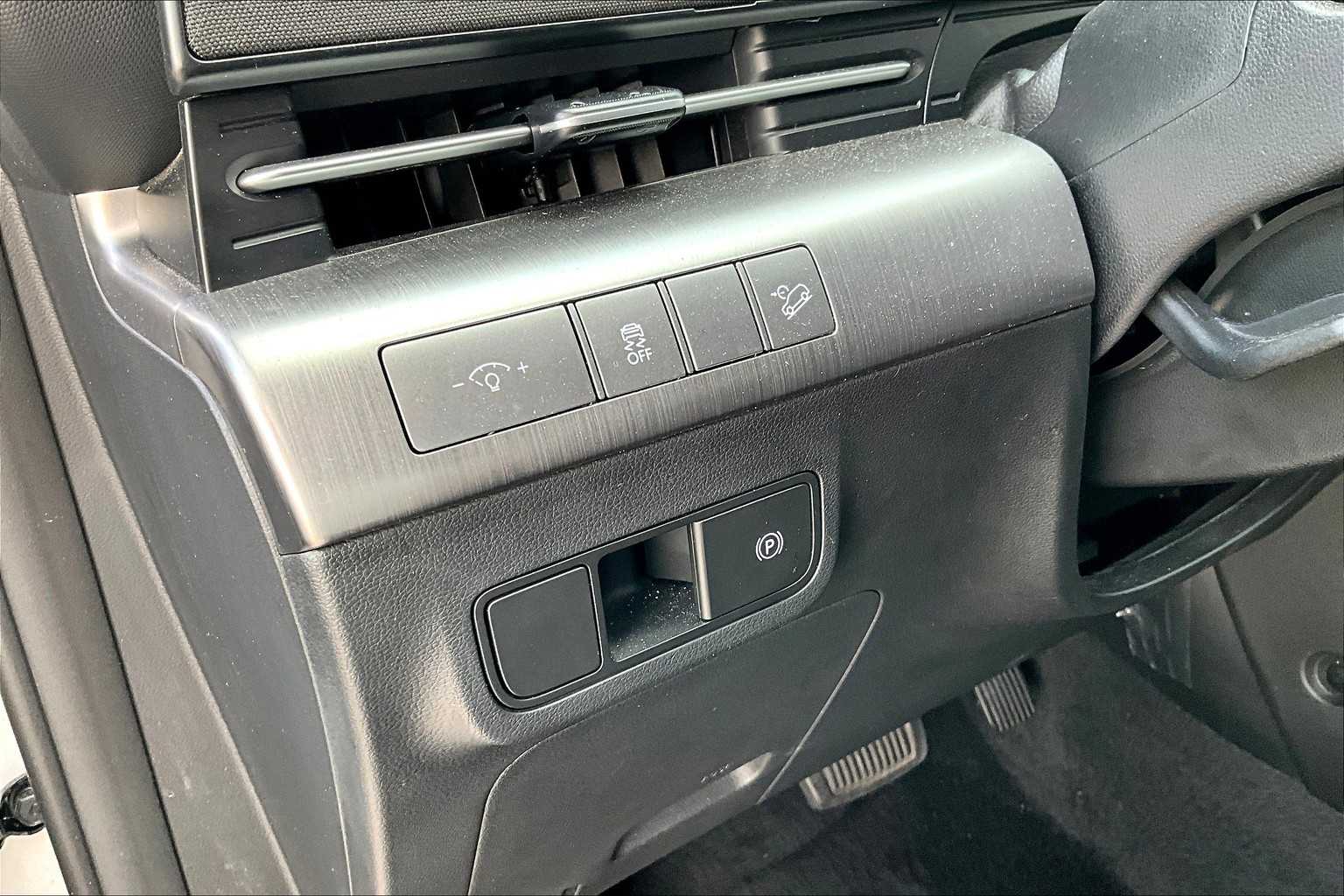2024 Hyundai Kona SEL photo 28