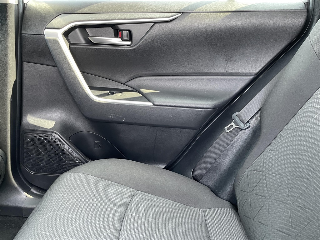 2024 Toyota RAV4 XLE photo 19