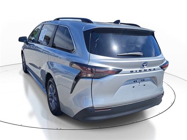 2024 Toyota Sienna XLE photo 3
