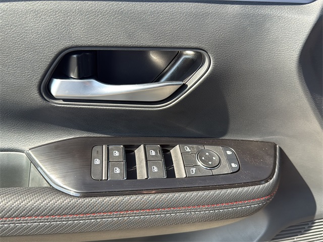 2026 Nissan Kicks SR photo 16