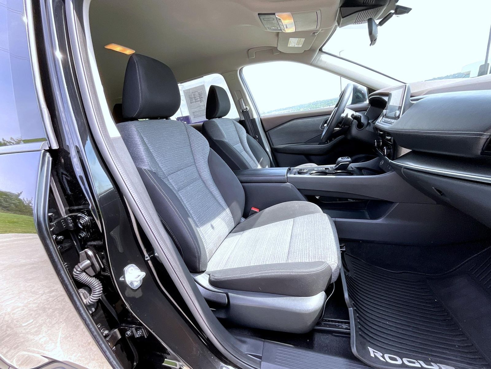 2021 Nissan Rogue SV photo 15