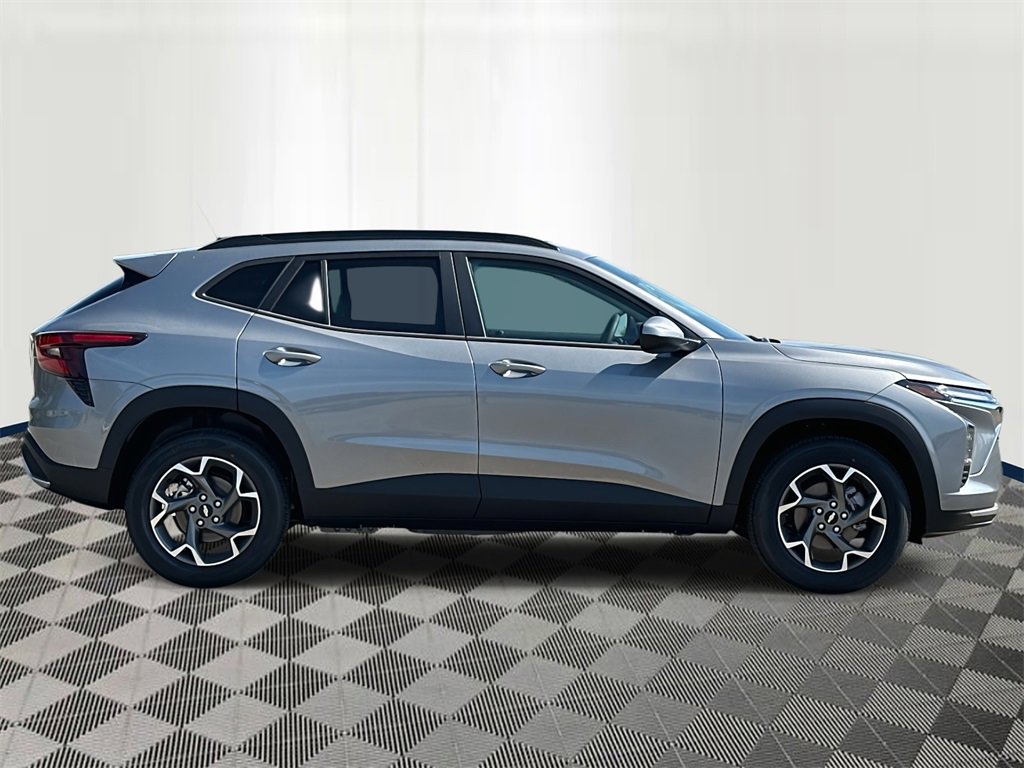2025 Chevrolet Trax LT photo 6