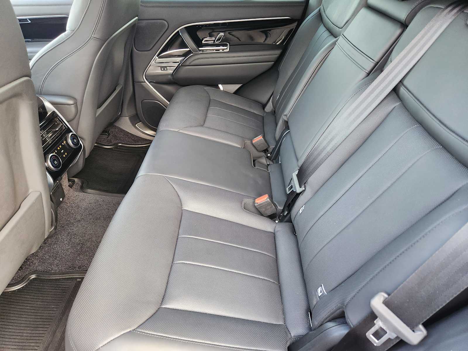 2023 Land Rover Range Rover SE photo 23