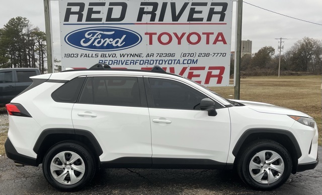 2020 Toyota RAV4 LE's photo