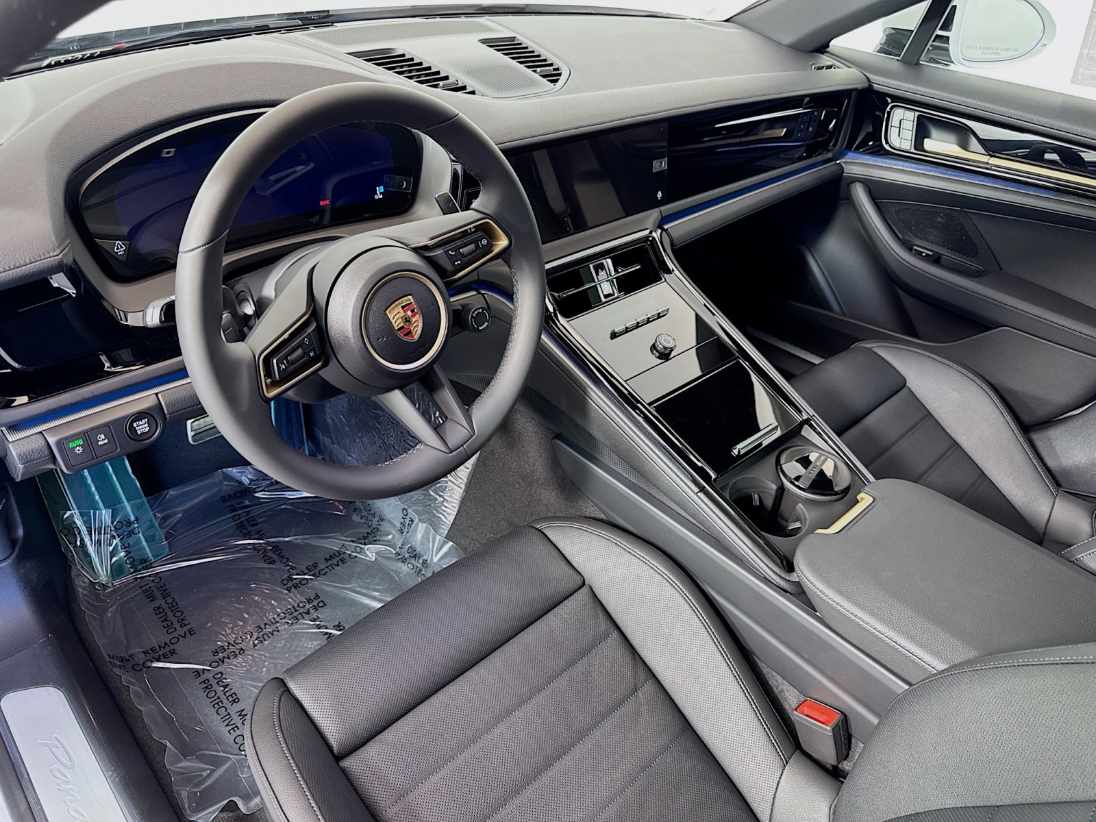 2025 Porsche Panamera 4 photo 4