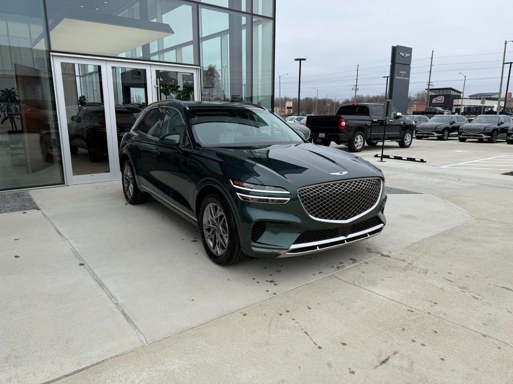 2024 GENESIS GV70 Standard's photo
