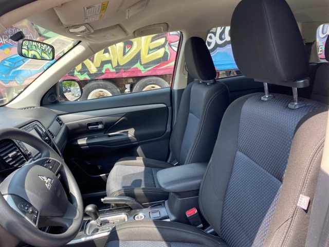 2018 Mitsubishi Outlander ES photo 10