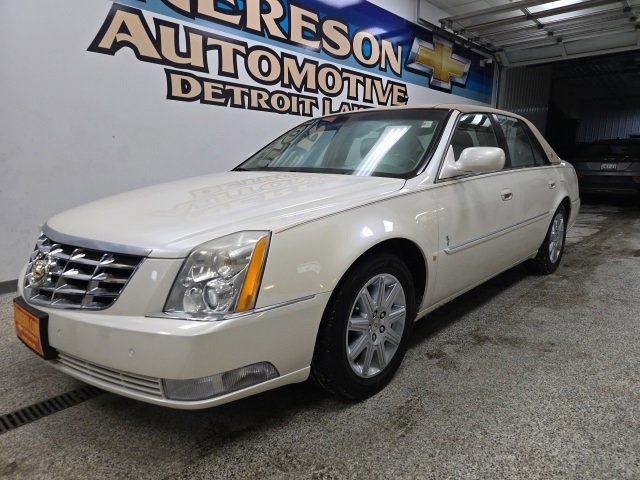 2009 Cadillac DTS 1SD's photo