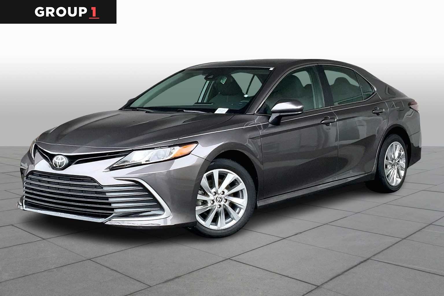 2022 Toyota Camry LE's photo