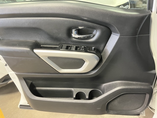 2018 Nissan Titan SV photo 14