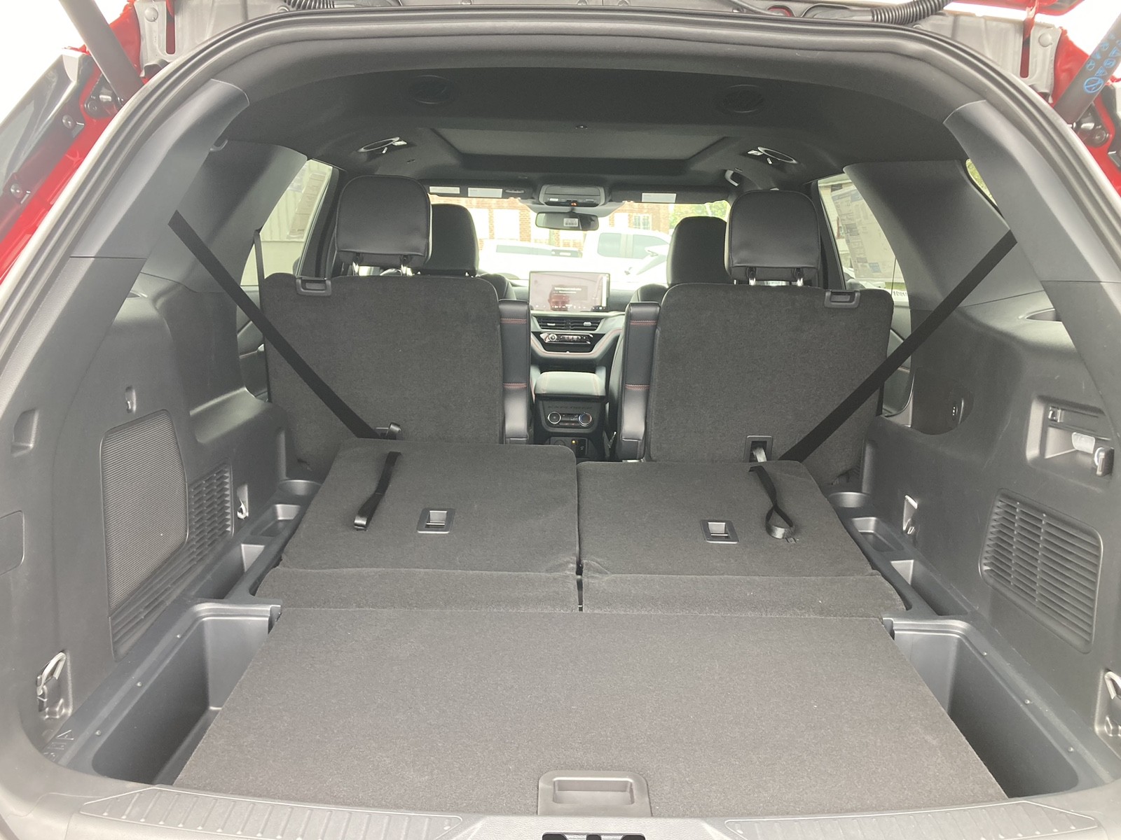 2025 Ford Explorer ST-Line photo 4