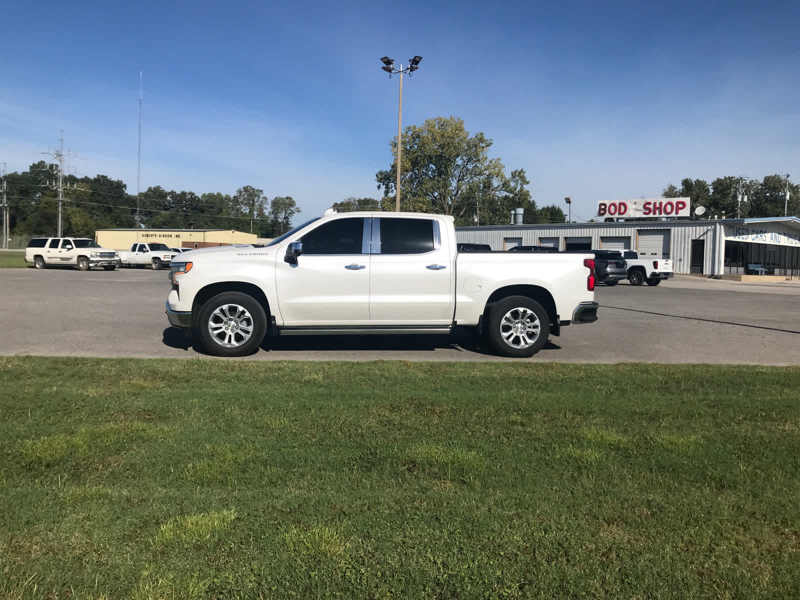 2023 Chevrolet Silverado 1500 LTZ photo 2