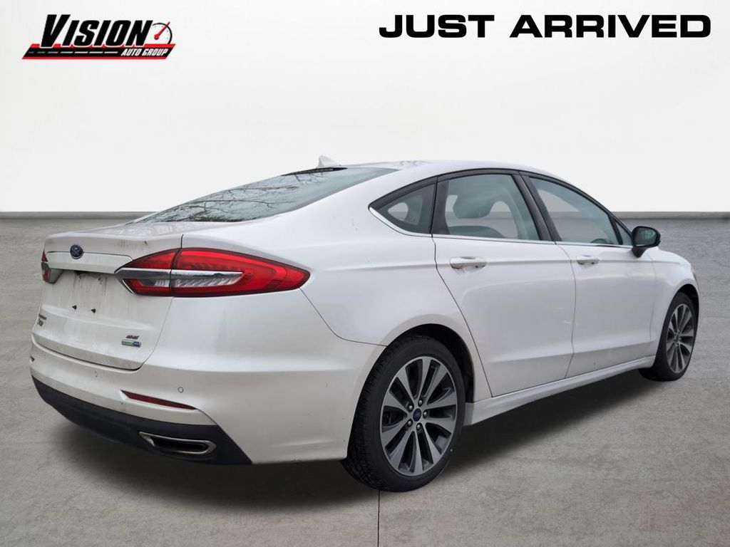 2020 Ford Fusion SE photo 3