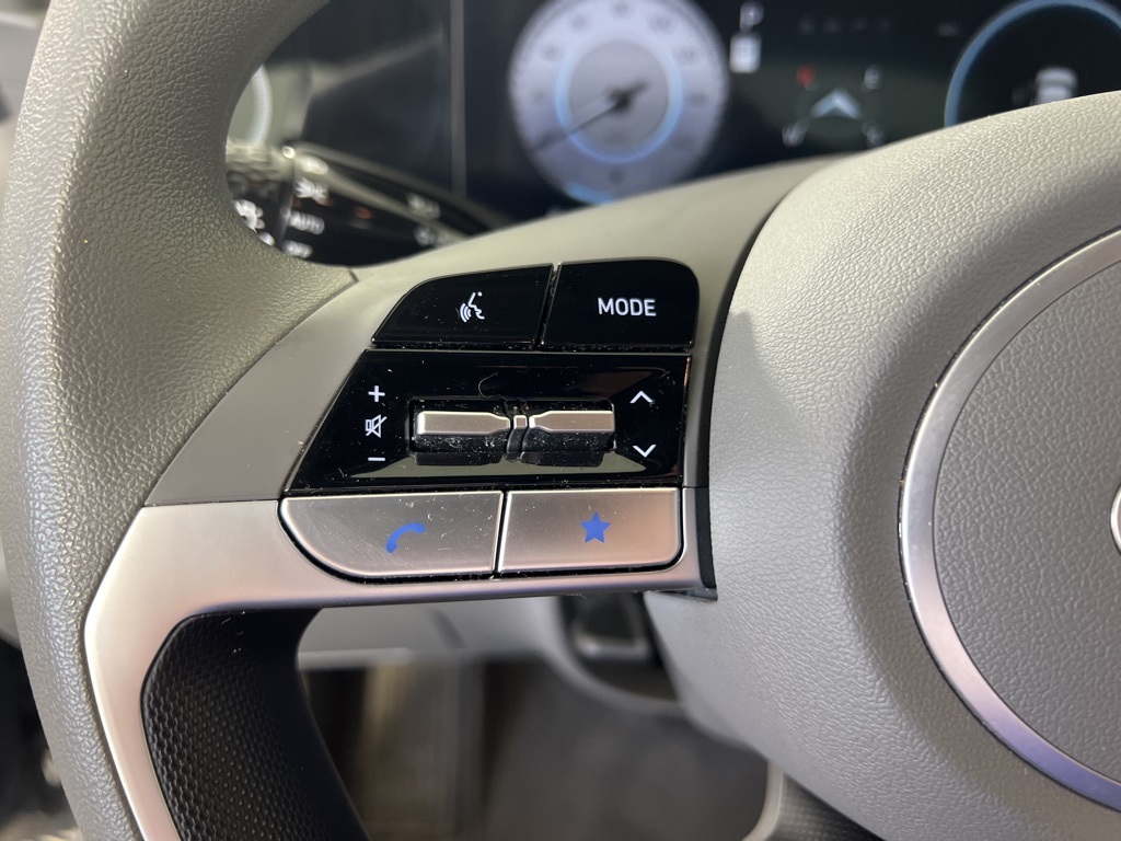 2024 Hyundai Elantra SEL photo 16