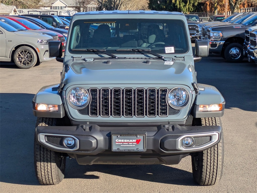 2025 Jeep Gladiator Sport photo 2
