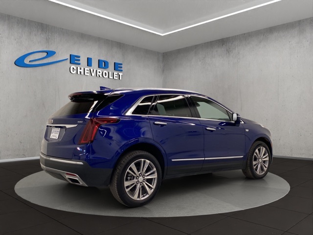 2025 Cadillac XT5 Premium Luxury photo 3