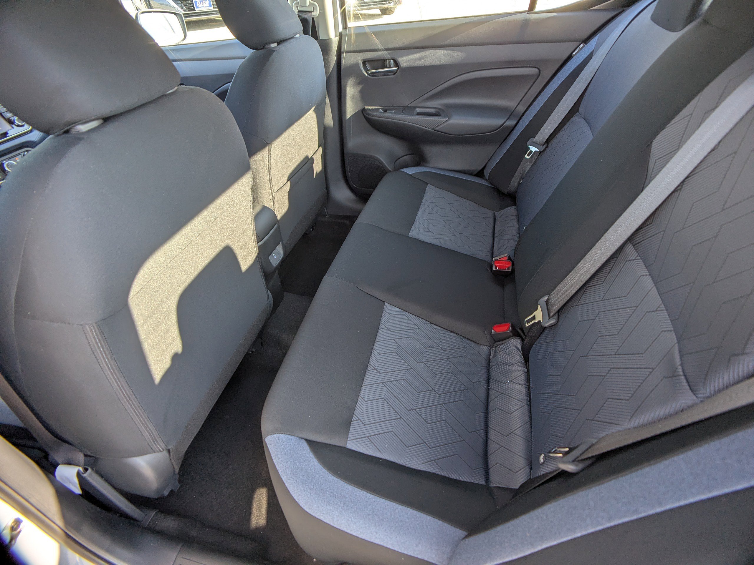 2025 Nissan Versa 1.6 SV photo 5
