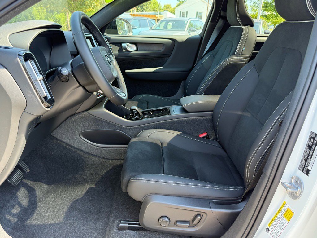 2024 Volvo C40 Recharge Plus photo 3