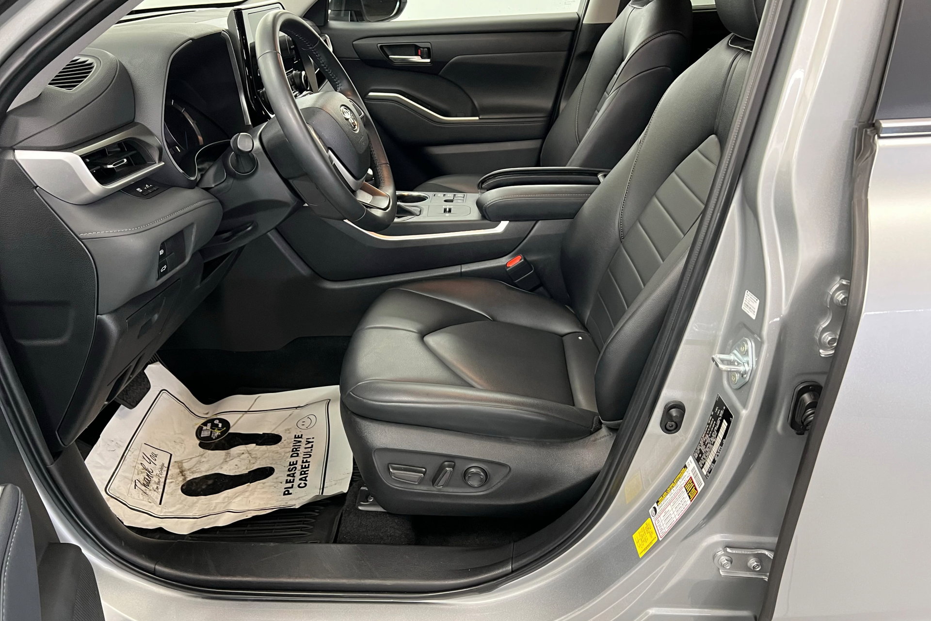 2024 Toyota Highlander Hybrid XLE photo 17